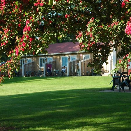 Gaestgard Christiansund Hotel Екеро Екстериор снимка