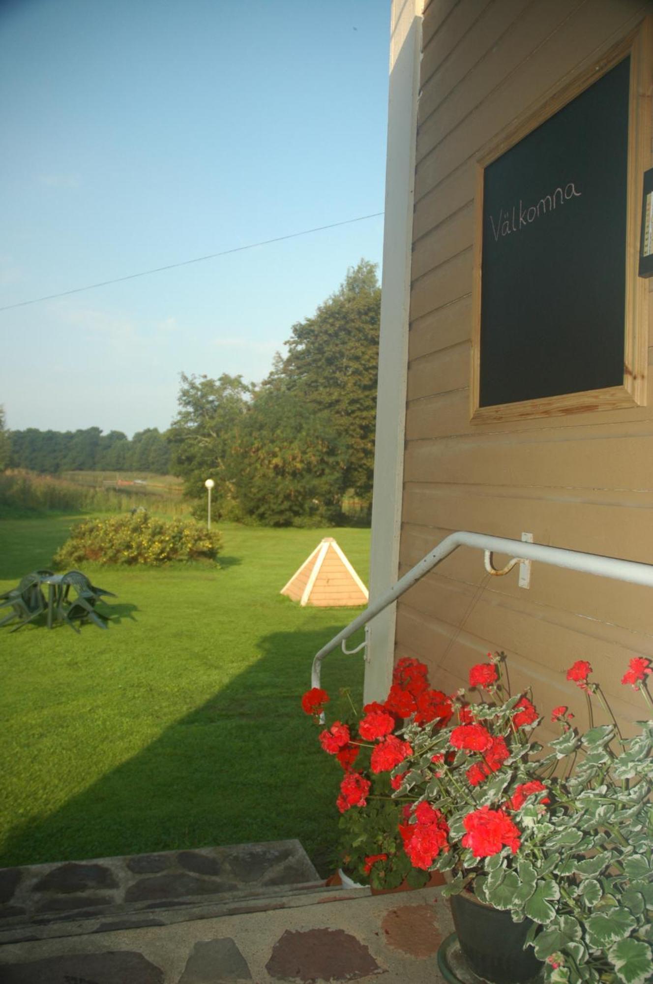 Gaestgard Christiansund Hotel Екеро Екстериор снимка