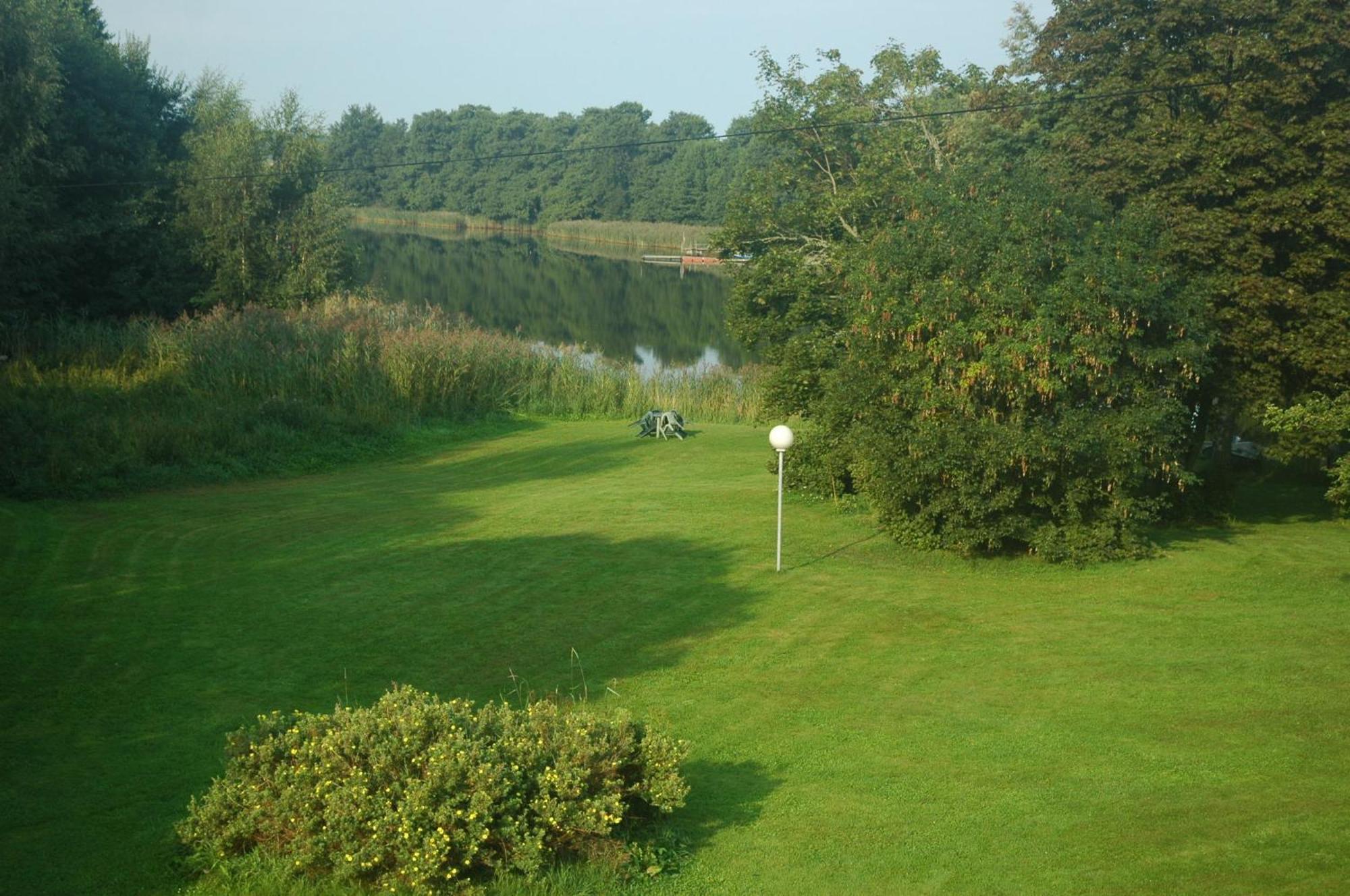 Gaestgard Christiansund Hotel Екеро Екстериор снимка