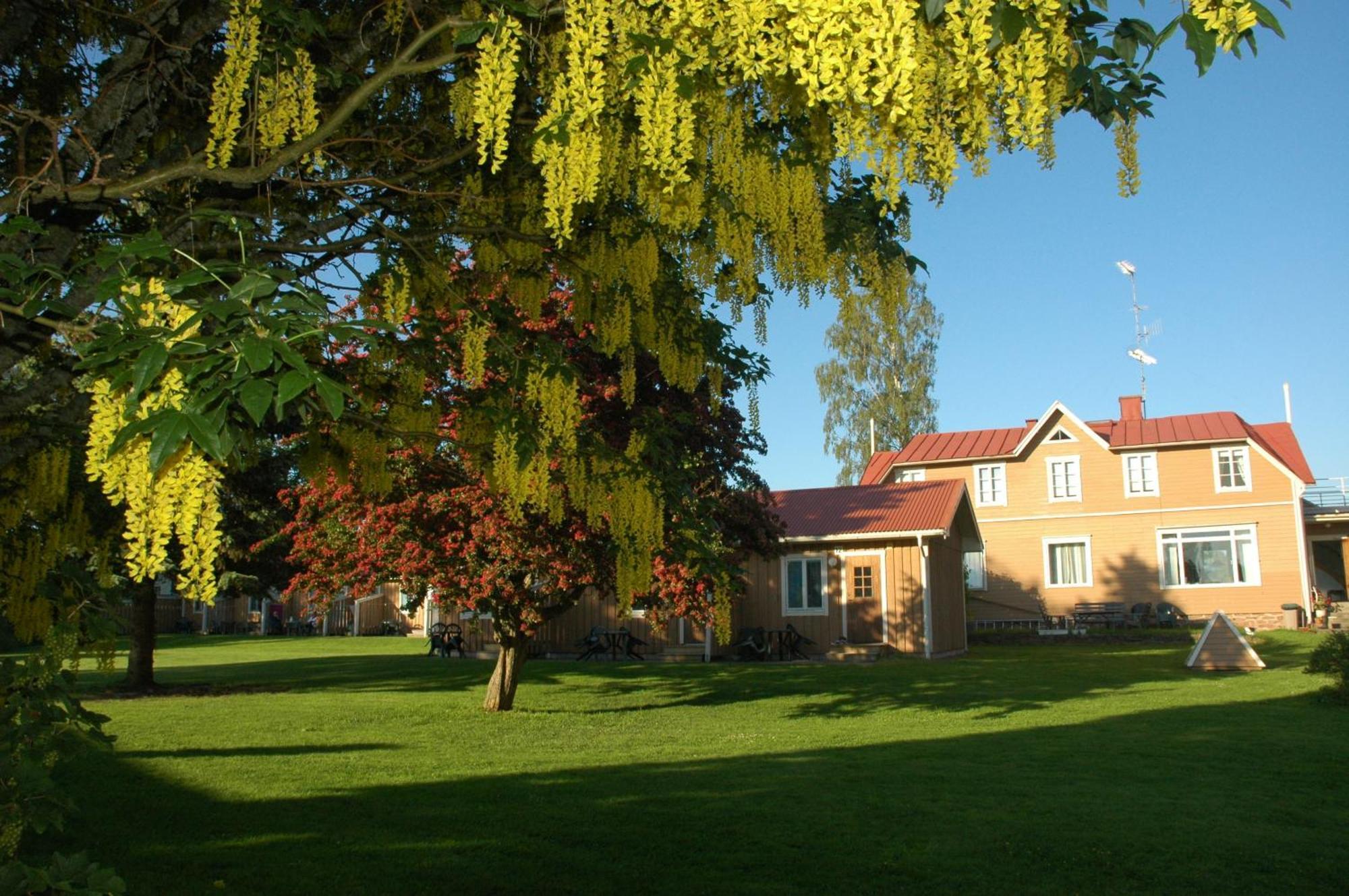 Gaestgard Christiansund Hotel Екеро Екстериор снимка